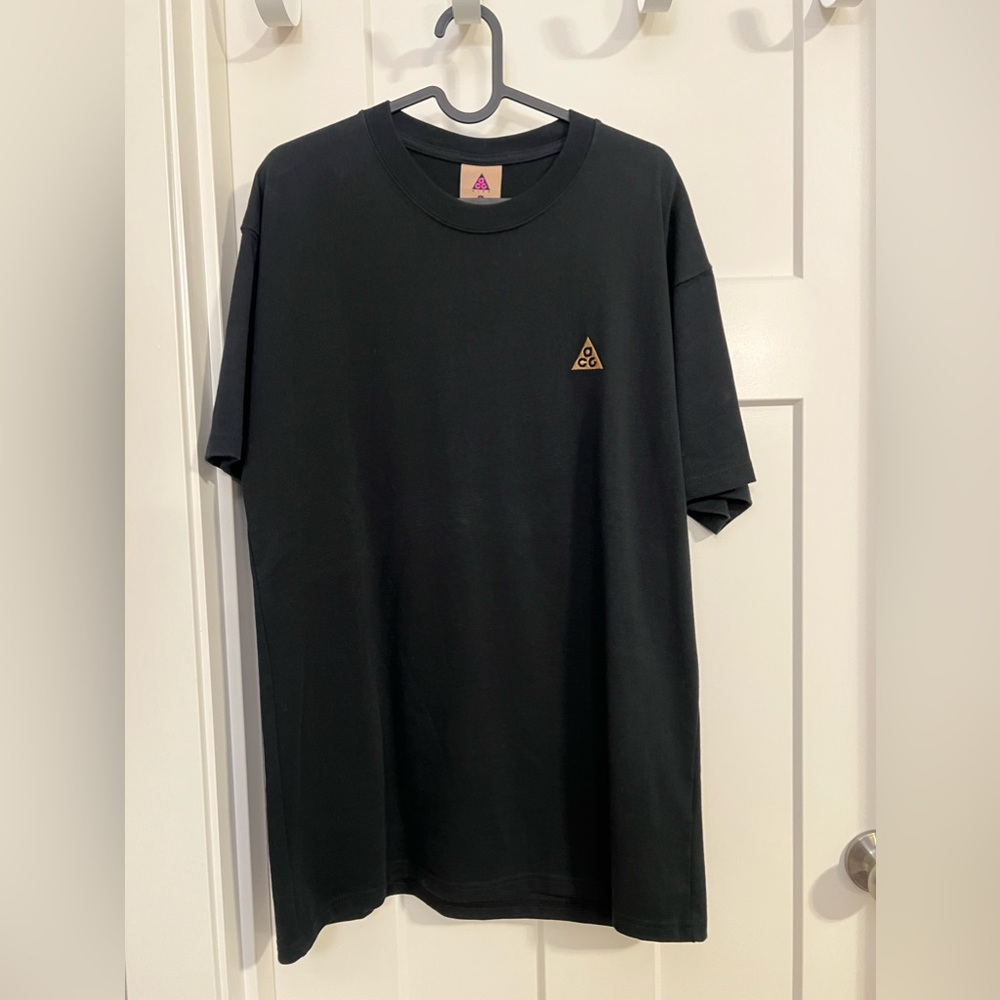 Nike ACG Men’s Medium Black Shirt